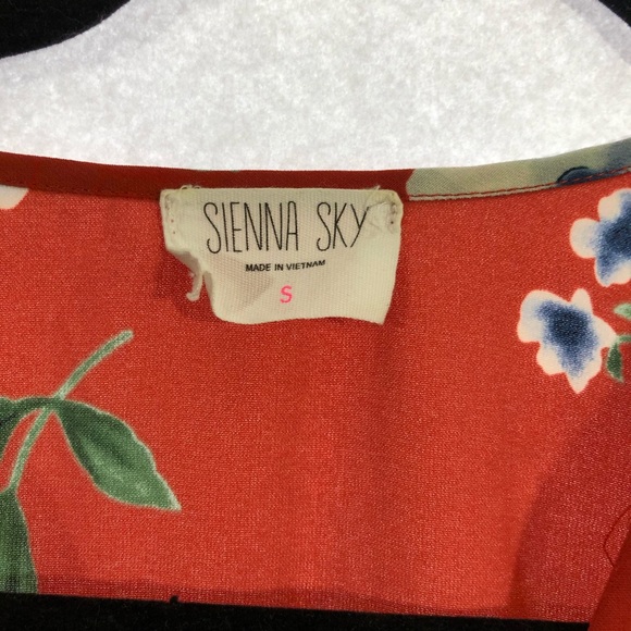 Sienna Sky floral front tie shirt small - Picture 3 of 5